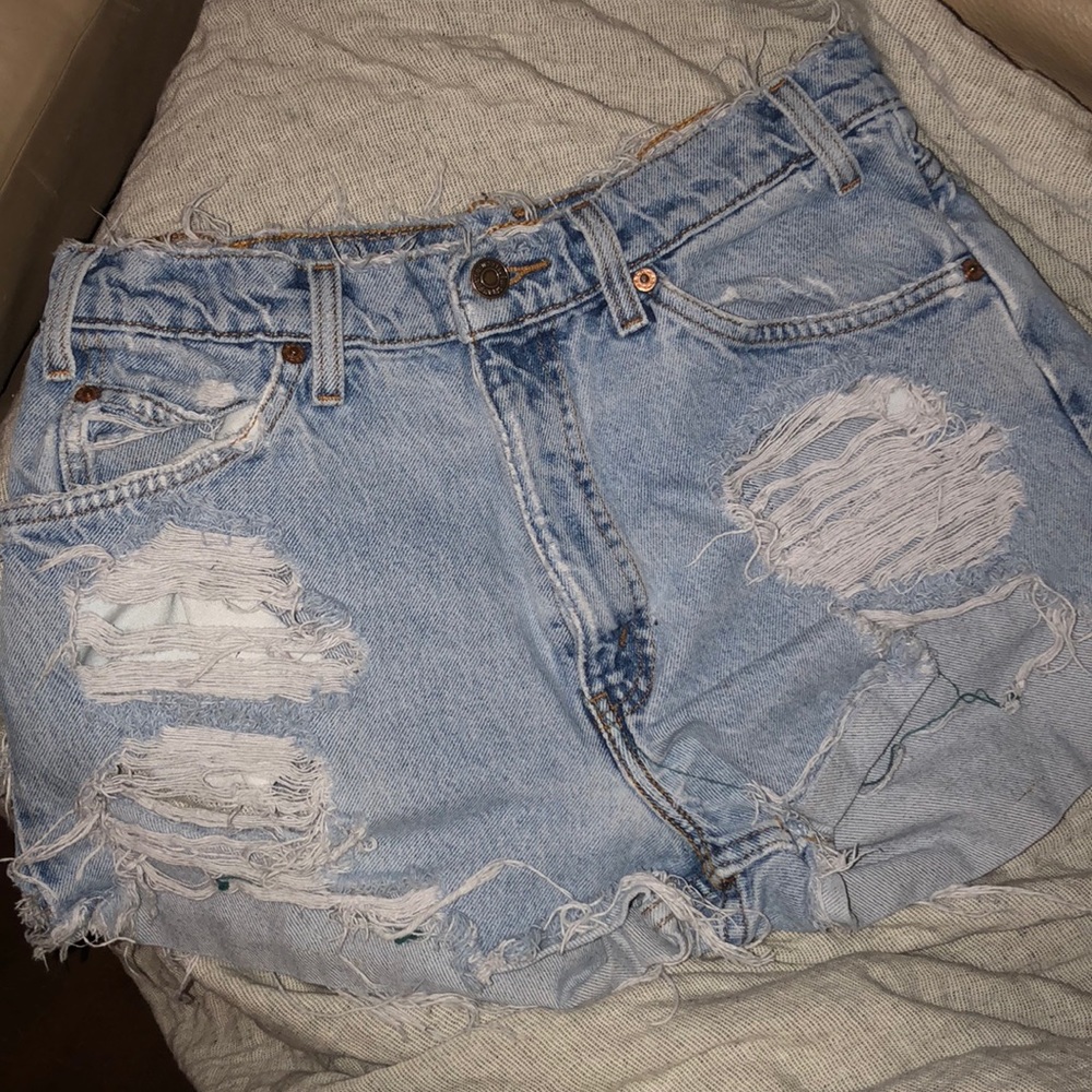 Super destroyed Levi’s urban renewal shorts